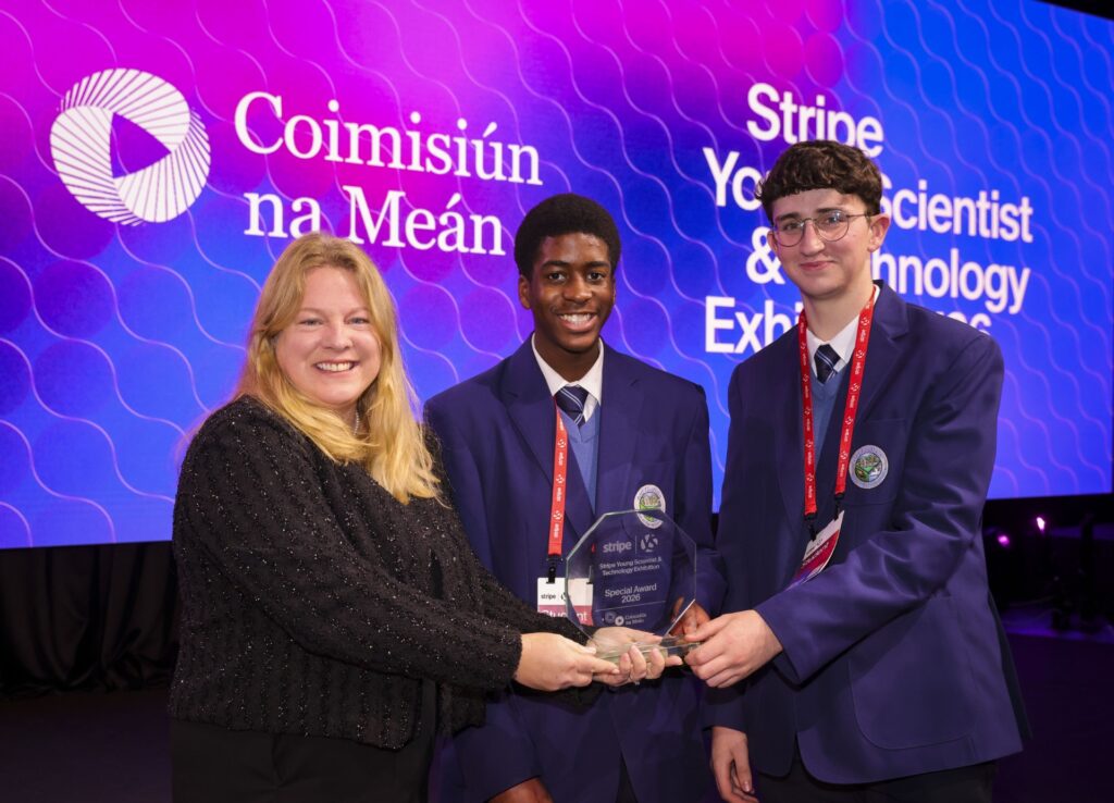Photo of Online Safety Commissioner, Niamh Hodnett, presenting Willard and Shane with the Coimisiún na Meán Award at YSTE 2026 